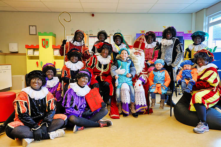 Aankomst van de Sint en zijn Zwarte Pieten in Waarder_097